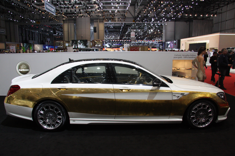 Illustration for article titled This Mercedes S-Class Was Painted With 1,000 Sheets Of Gold Leaf